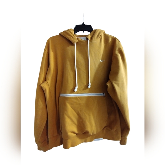 Like new! Yellow Nike DriFit Standard Issue thick hoodie with zipper pouch - Med - Picture 9 of 9